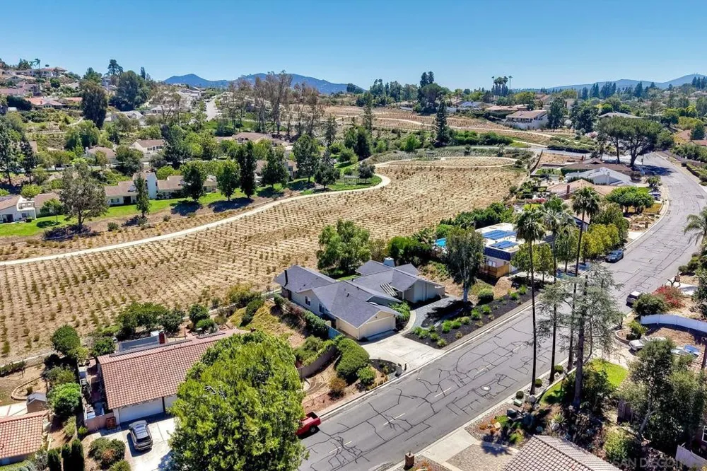 17709 Saint Andrews Poway, CA 92064