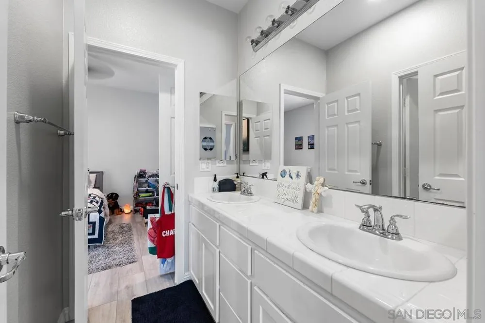 15710 Kristen Glen San Diego, CA 92127