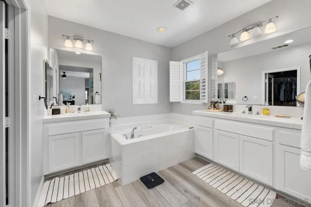 15710 Kristen Glen San Diego, CA 92127