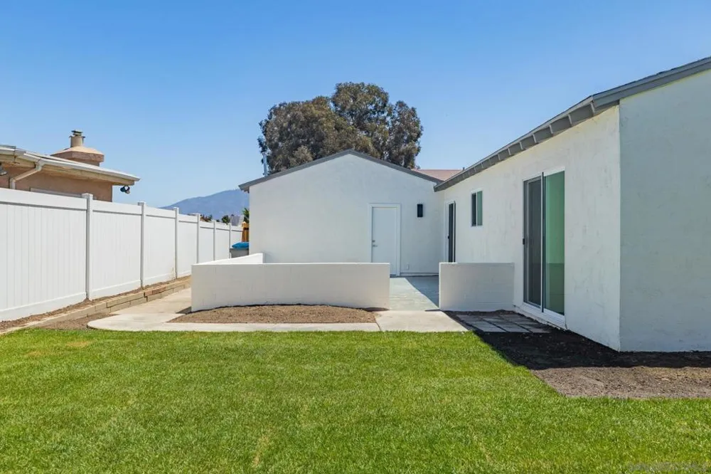 8284 Brookhaven Rd San Diego, CA 92114