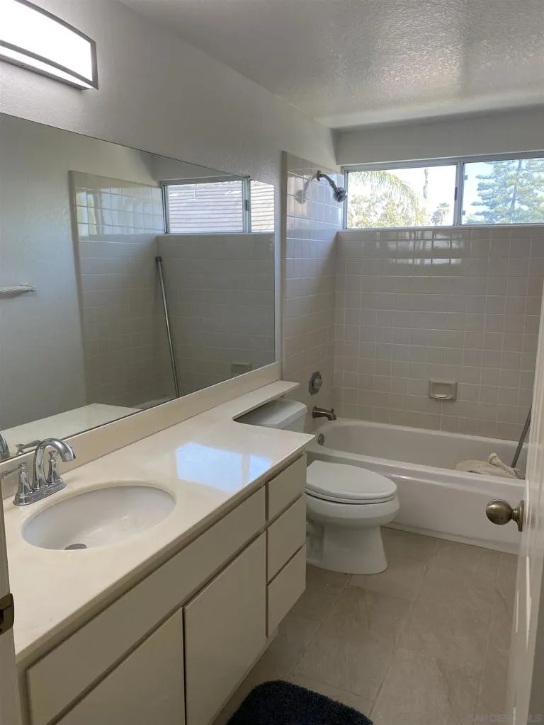 10754 Glendover Ln San Diego, CA 92126