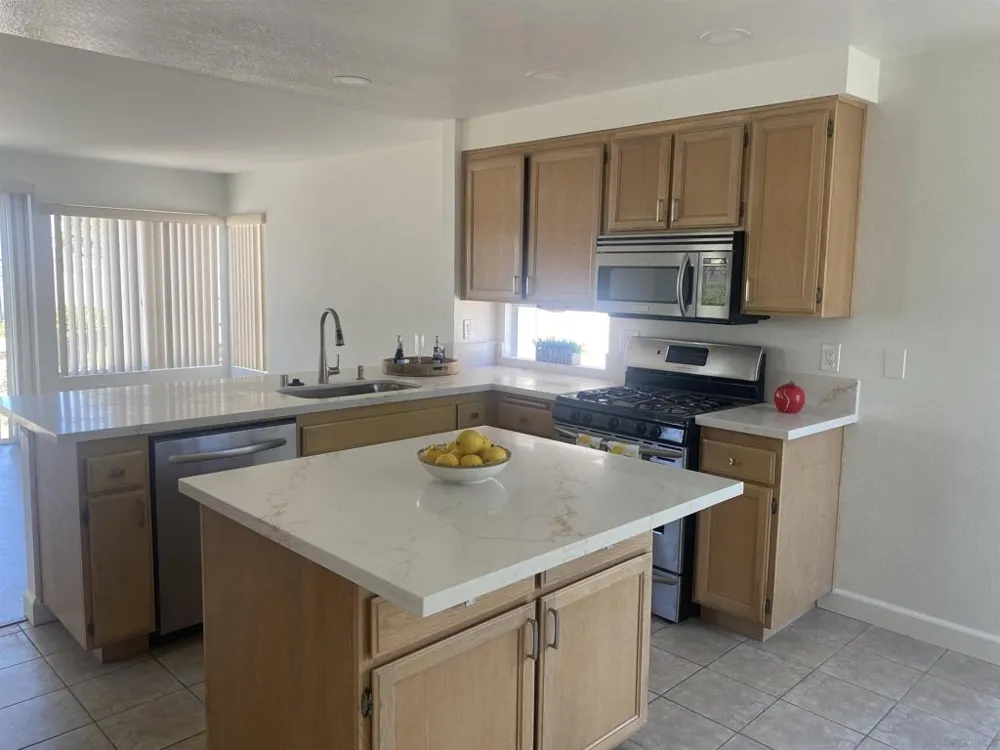 10754 Glendover Ln San Diego, CA 92126