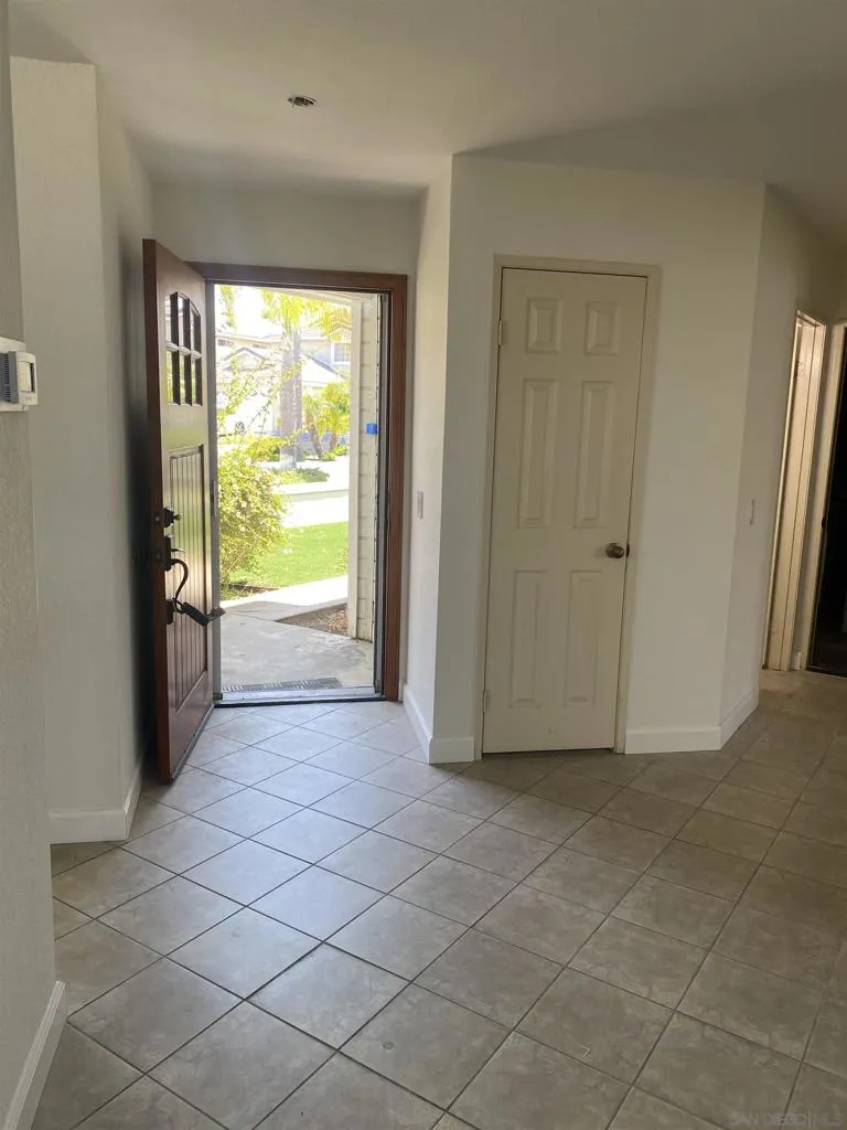 10754 Glendover Ln San Diego, CA 92126