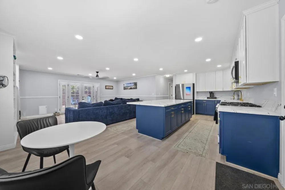 8054 Royal Gardens Pl El Cajon, CA 92021