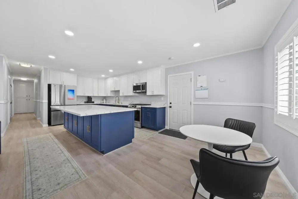 8054 Royal Gardens Pl El Cajon, CA 92021