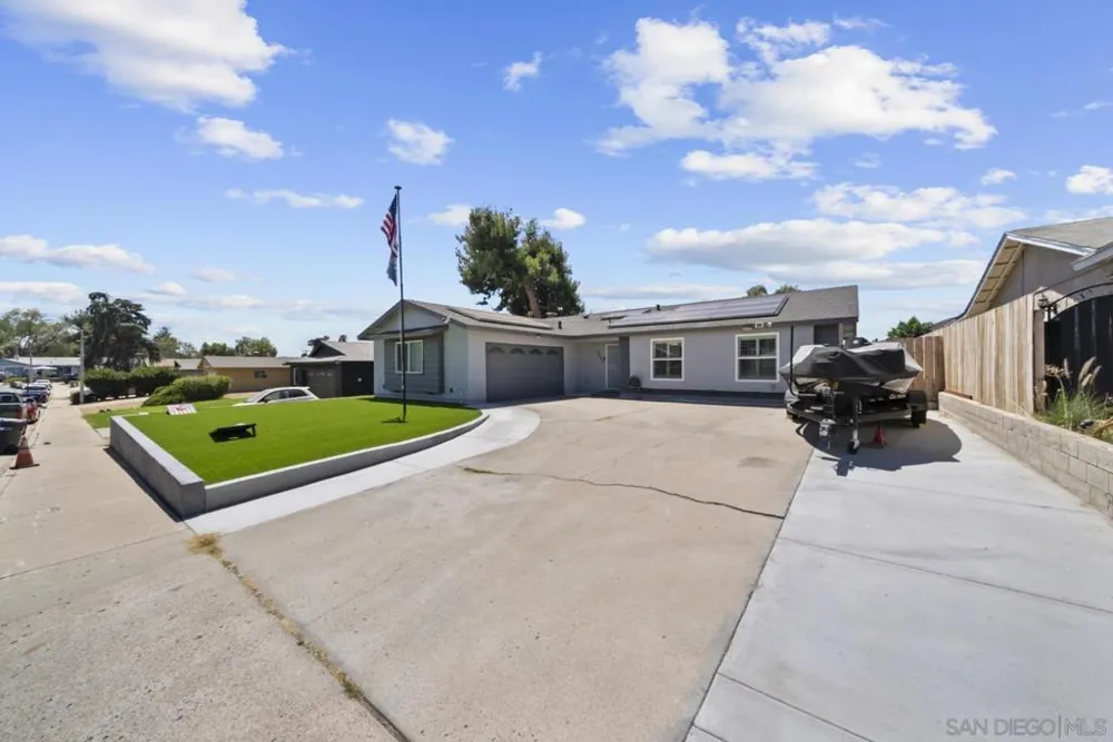 8054 Royal Gardens Pl El Cajon, CA 92021
