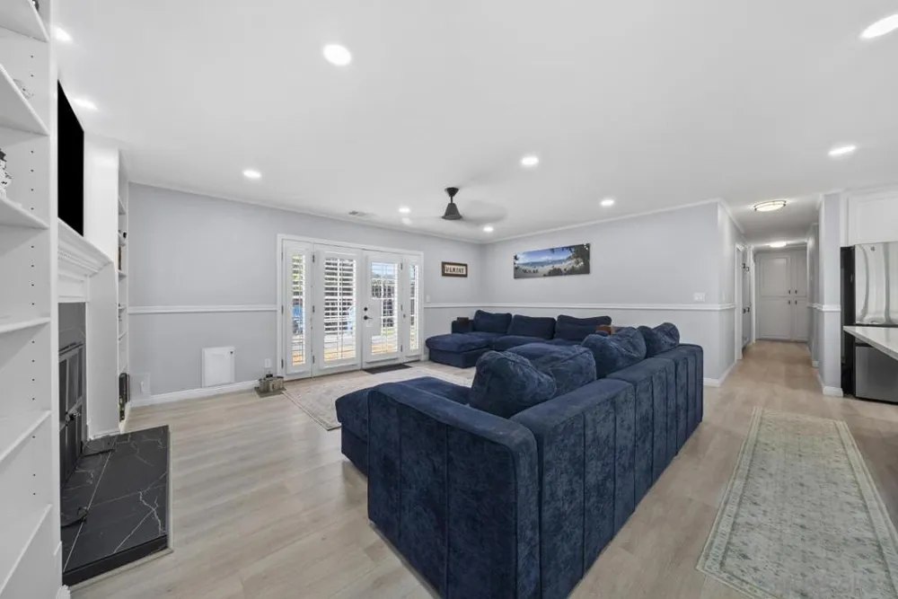 8054 Royal Gardens Pl El Cajon, CA 92021