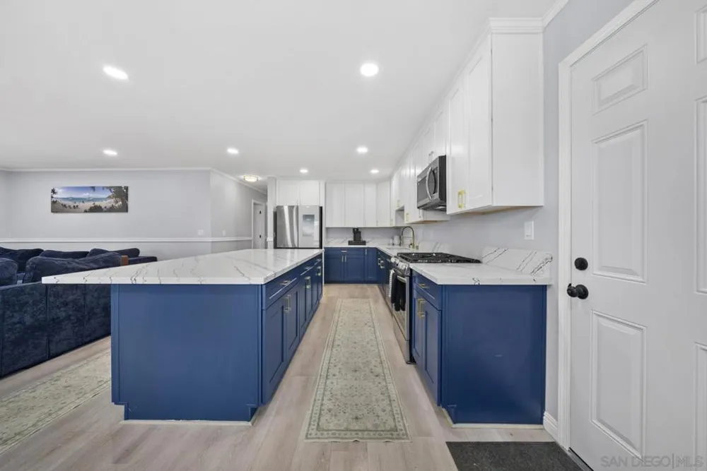 8054 Royal Gardens Pl El Cajon, CA 92021