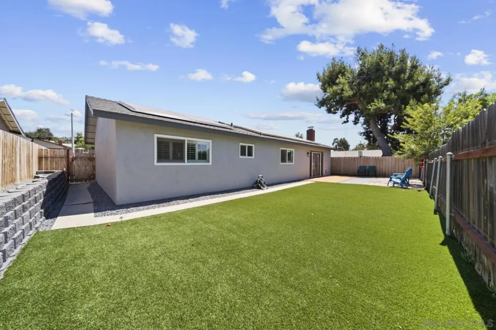 8054 Royal Gardens Pl El Cajon, CA 92021
