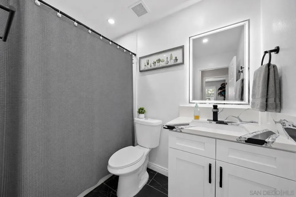 8054 Royal Gardens Pl El Cajon, CA 92021