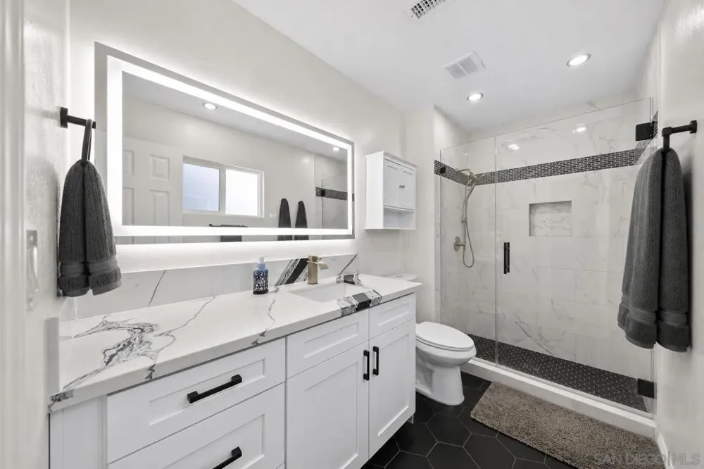 8054 Royal Gardens Pl El Cajon, CA 92021