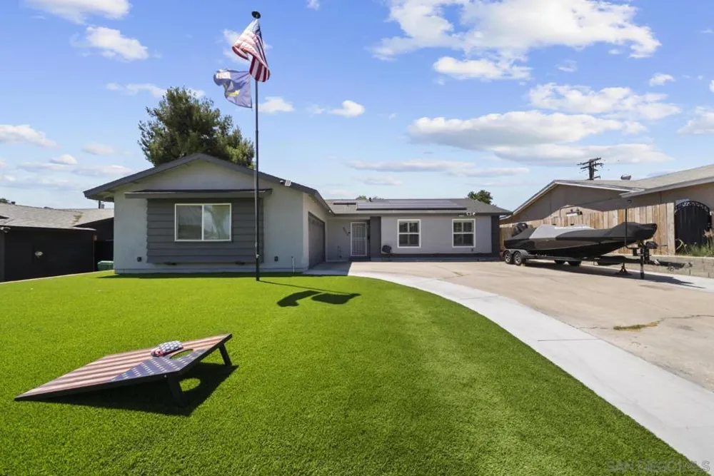 8054 Royal Gardens Pl El Cajon, CA 92021