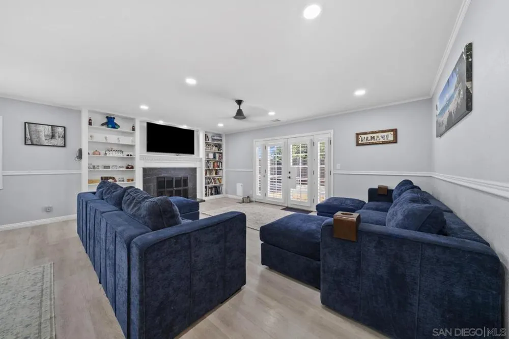 8054 Royal Gardens Pl El Cajon, CA 92021