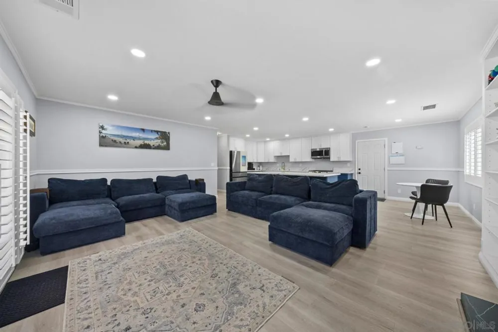 8054 Royal Gardens Pl El Cajon, CA 92021