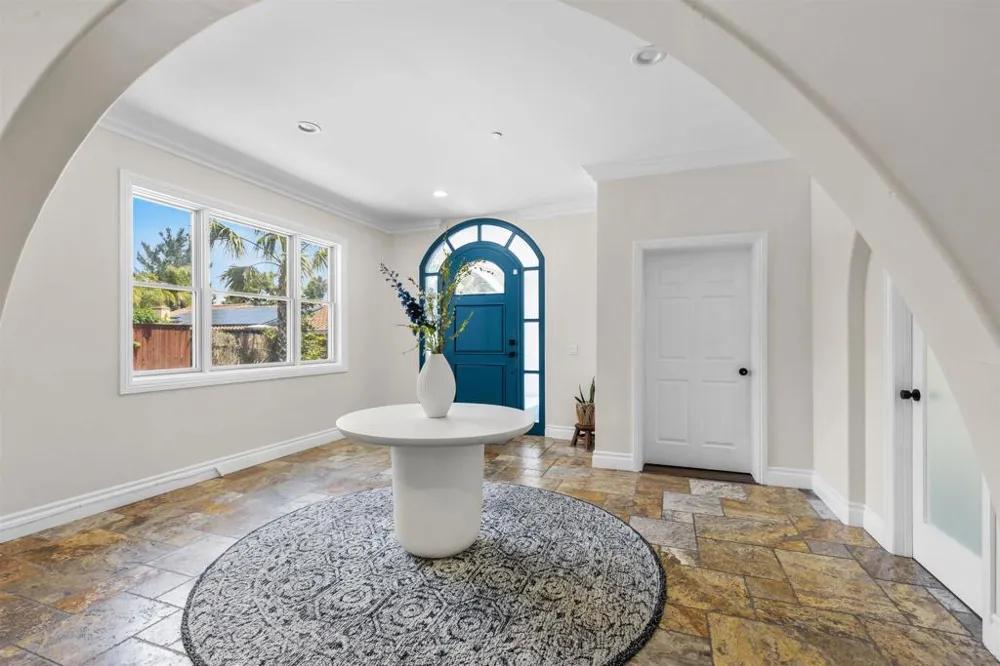 1280 Santa Fe Dr Encinitas, CA 92024