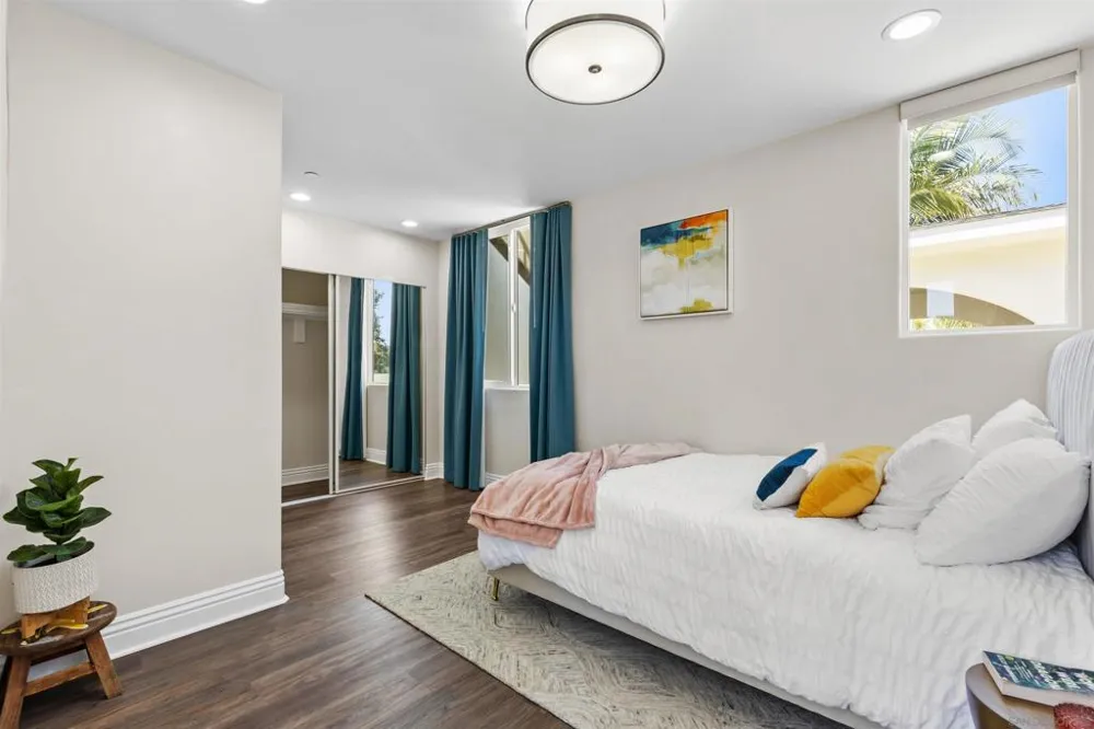 1280 Santa Fe Dr Encinitas, CA 92024