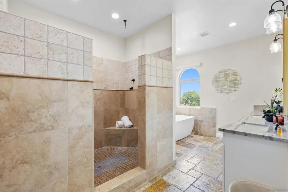 1280 Santa Fe Dr Encinitas, CA 92024