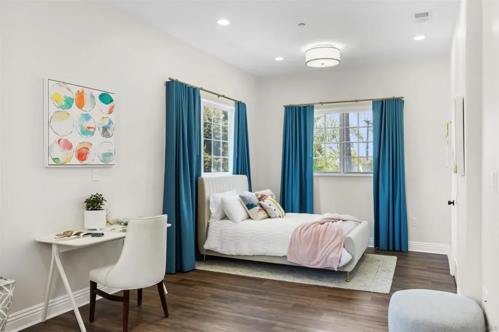 1280 Santa Fe Dr Encinitas, CA 92024