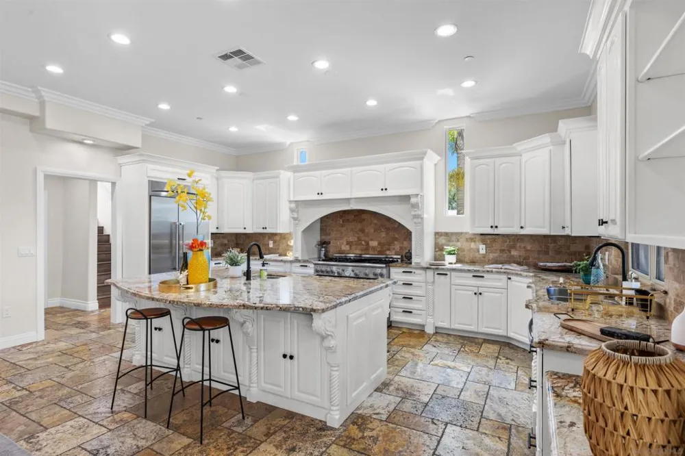1280 Santa Fe Dr Encinitas, CA 92024