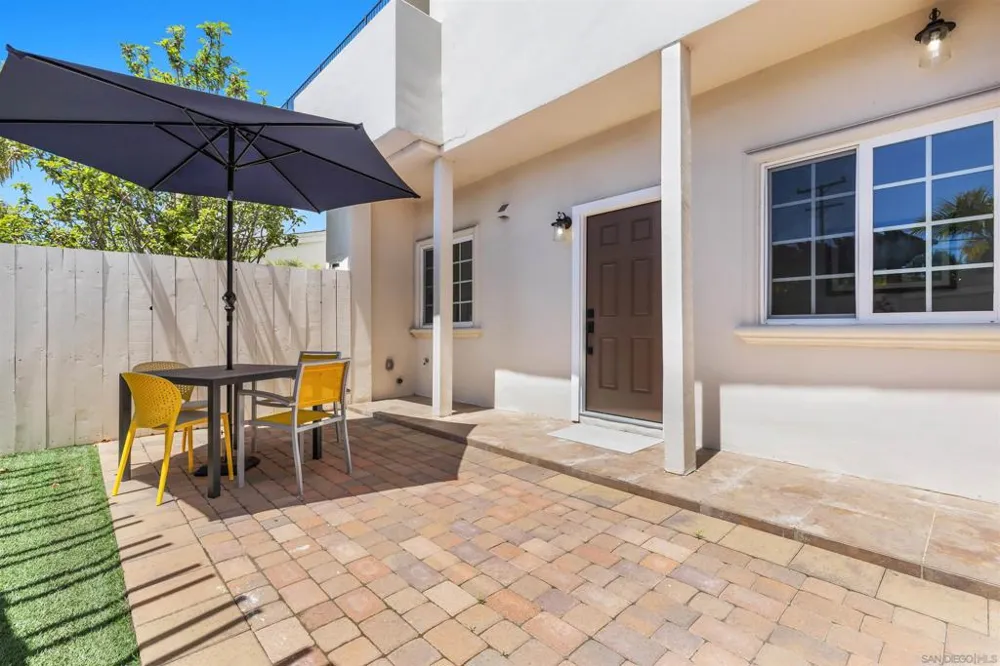 1280 Santa Fe Dr Encinitas, CA 92024