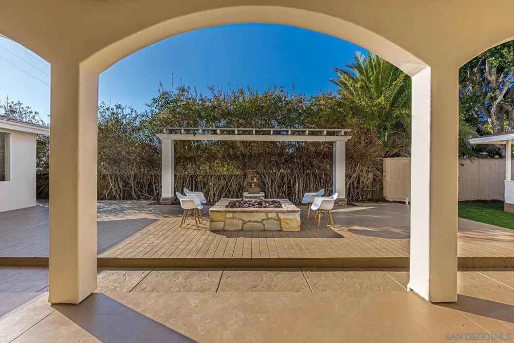 1280 Santa Fe Dr Encinitas, CA 92024