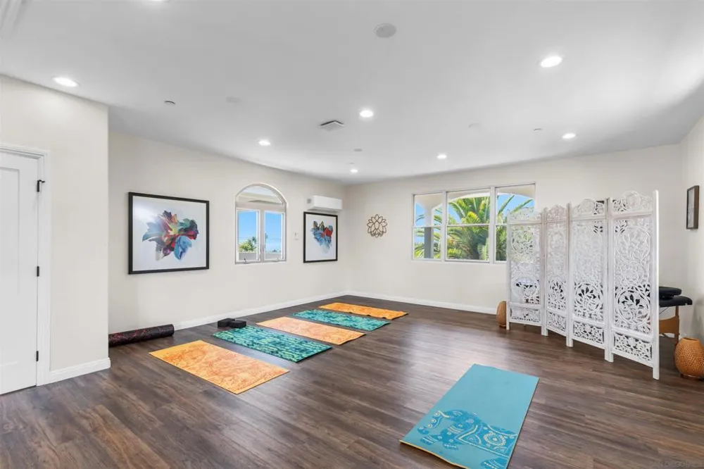 1280 Santa Fe Dr Encinitas, CA 92024