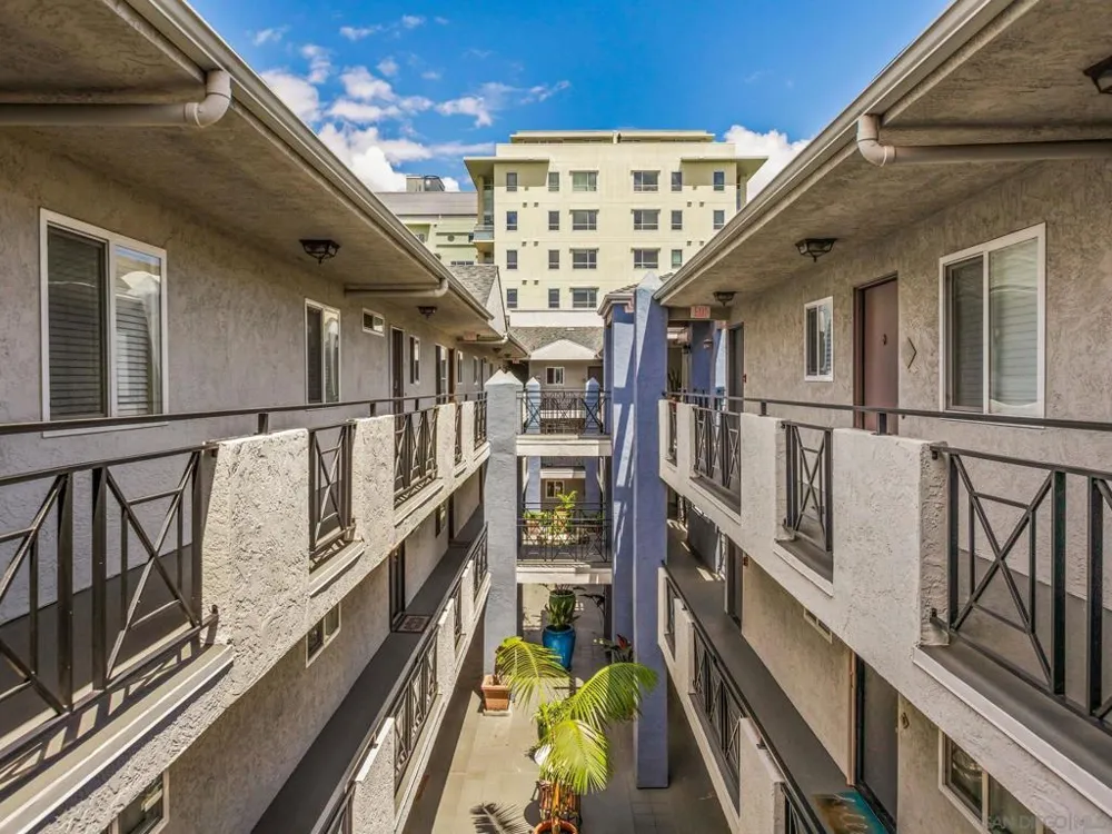 1756 Essex St. #311 San Diego, CA 92103