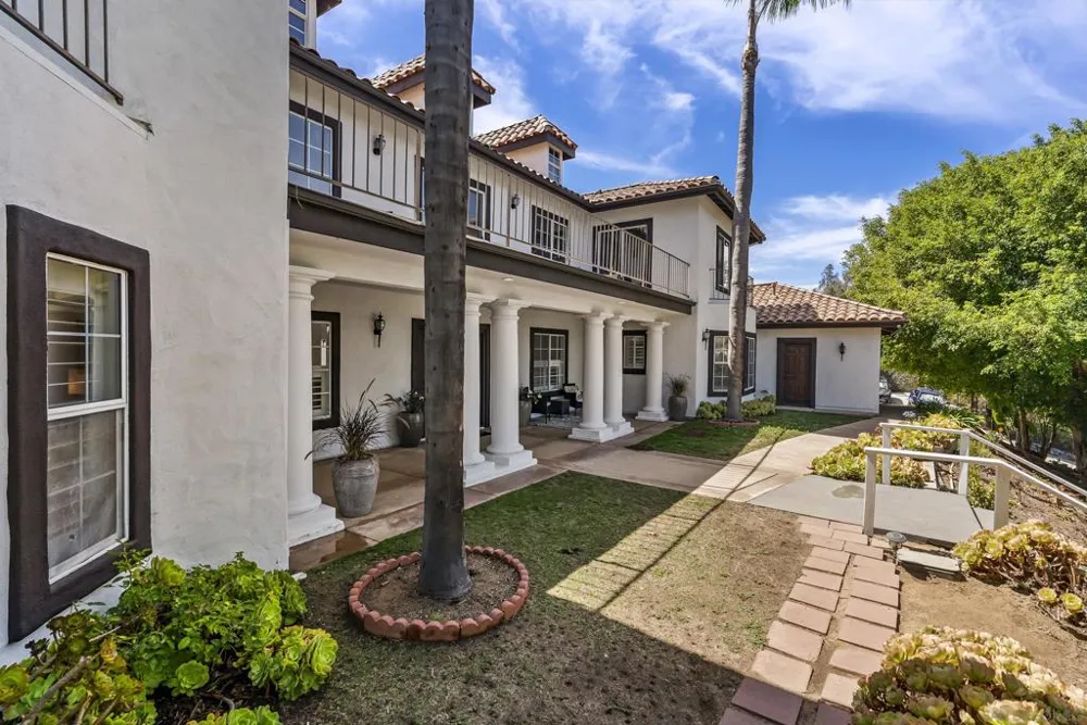 1696 Gil Way Vista, CA 92084