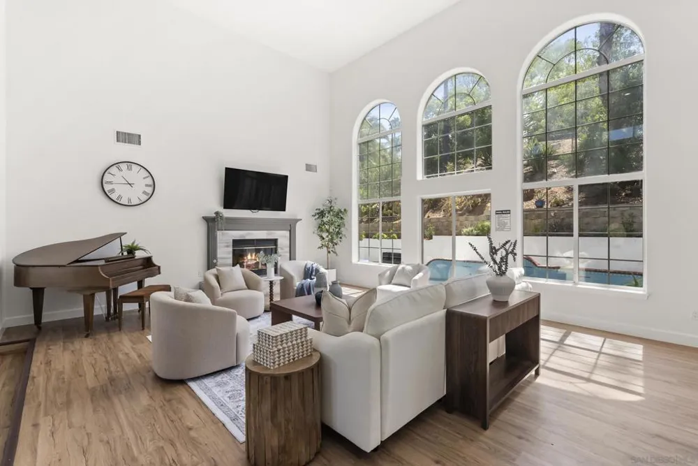 1696 Gil Way Vista, CA 92084