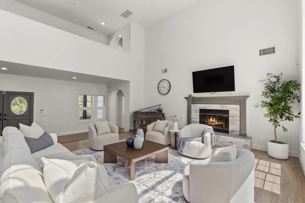 1696 Gil Way Vista, CA 92084
