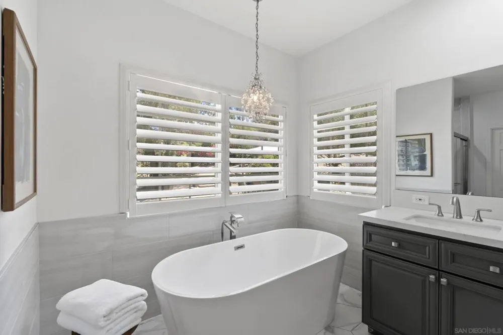 1696 Gil Way Vista, CA 92084
