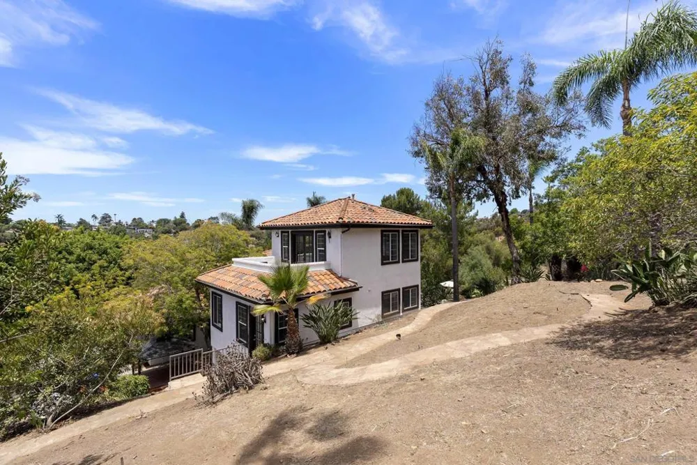 1696 Gil Way Vista, CA 92084