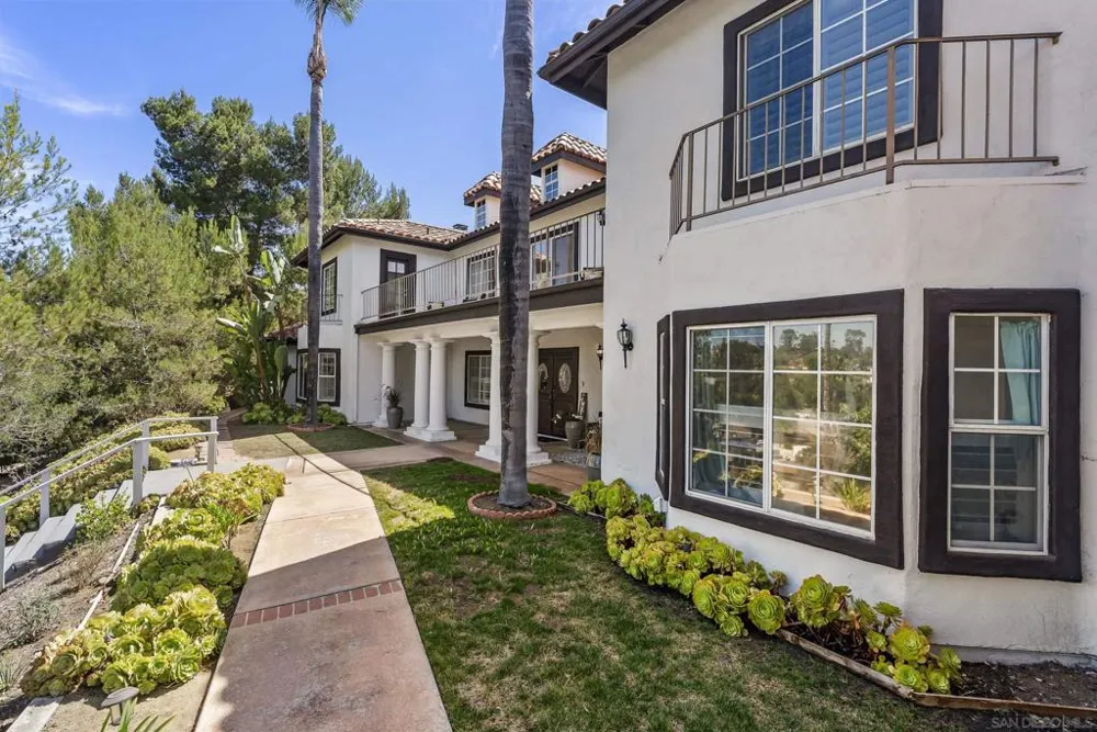 1696 Gil Way Vista, CA 92084