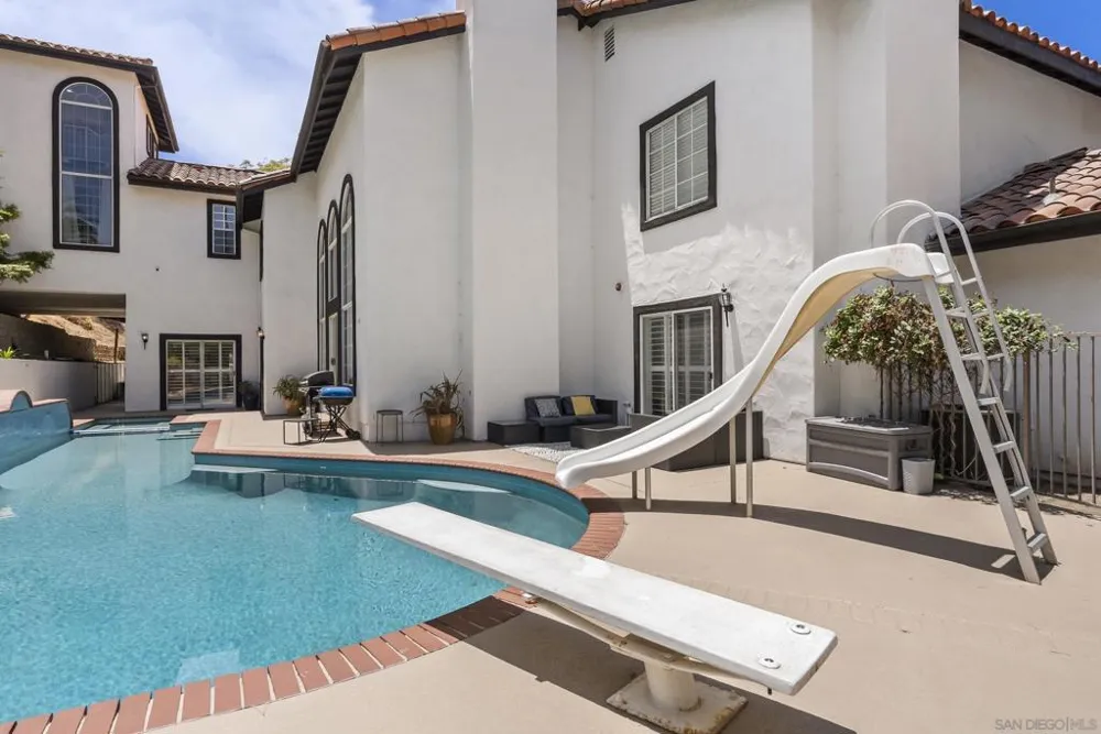 1696 Gil Way Vista, CA 92084