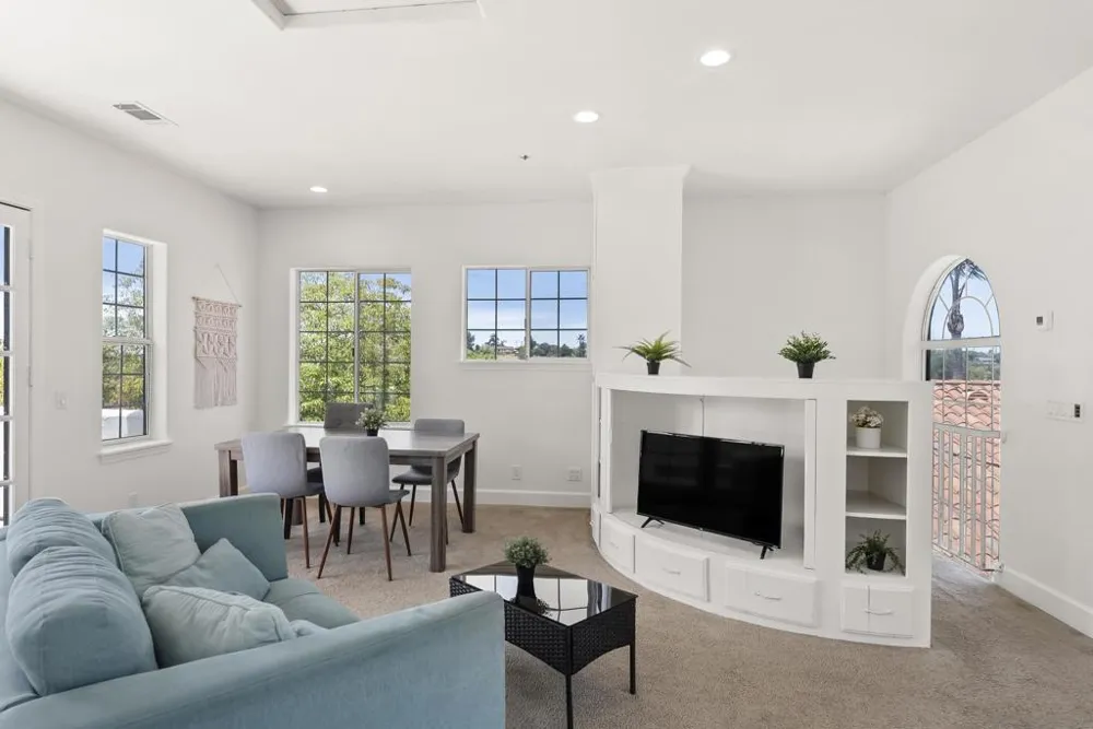 1696 Gil Way Vista, CA 92084