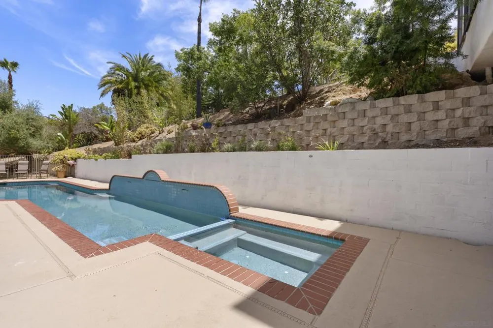 1696 Gil Way Vista, CA 92084