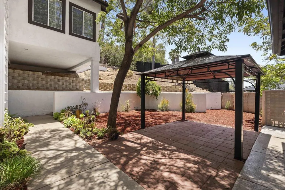 1696 Gil Way Vista, CA 92084