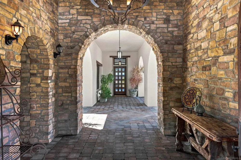 7887 Doug Hill San Diego, CA 92127