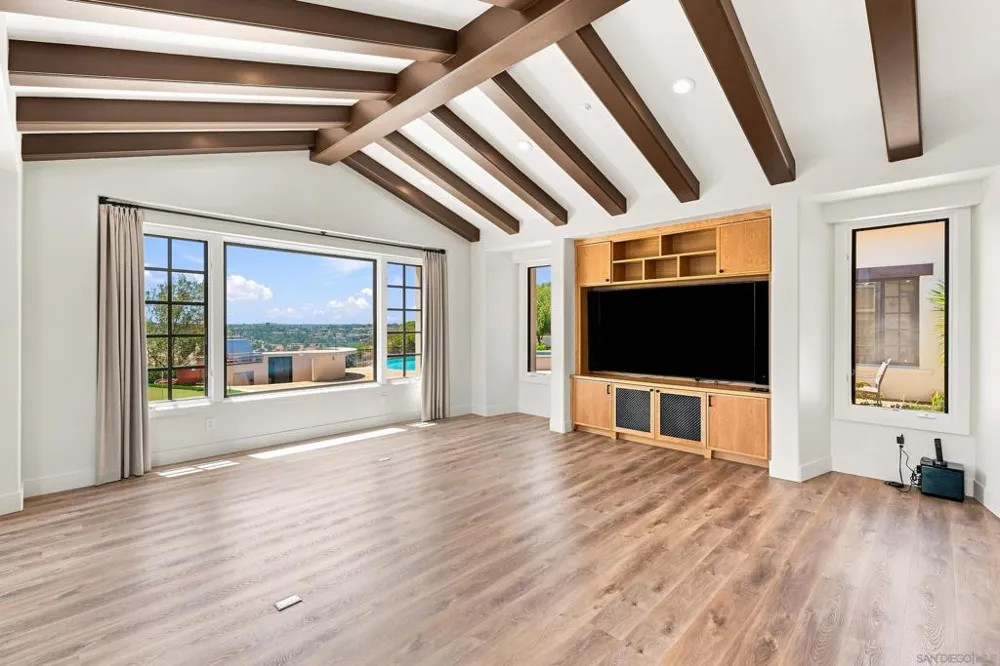 7887 Doug Hill San Diego, CA 92127