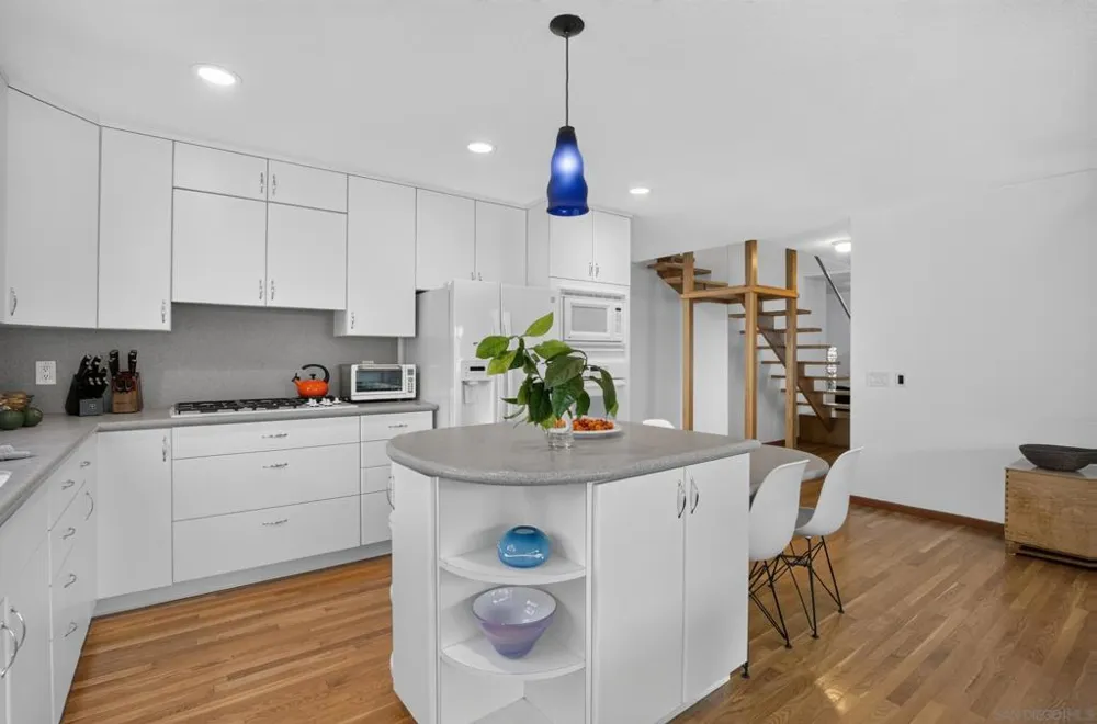 274 Sharp Encinitas, CA 92024