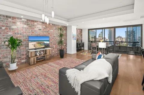 700 Front St #1706