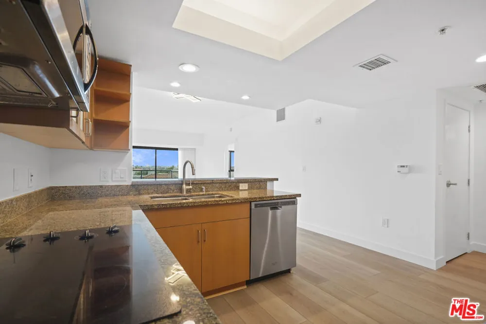 13700 Marina Pointe Drive #610 Marina del Rey, CA 90292
