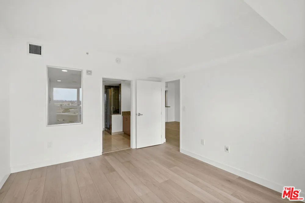 13700 Marina Pointe Drive #610 Marina del Rey, CA 90292