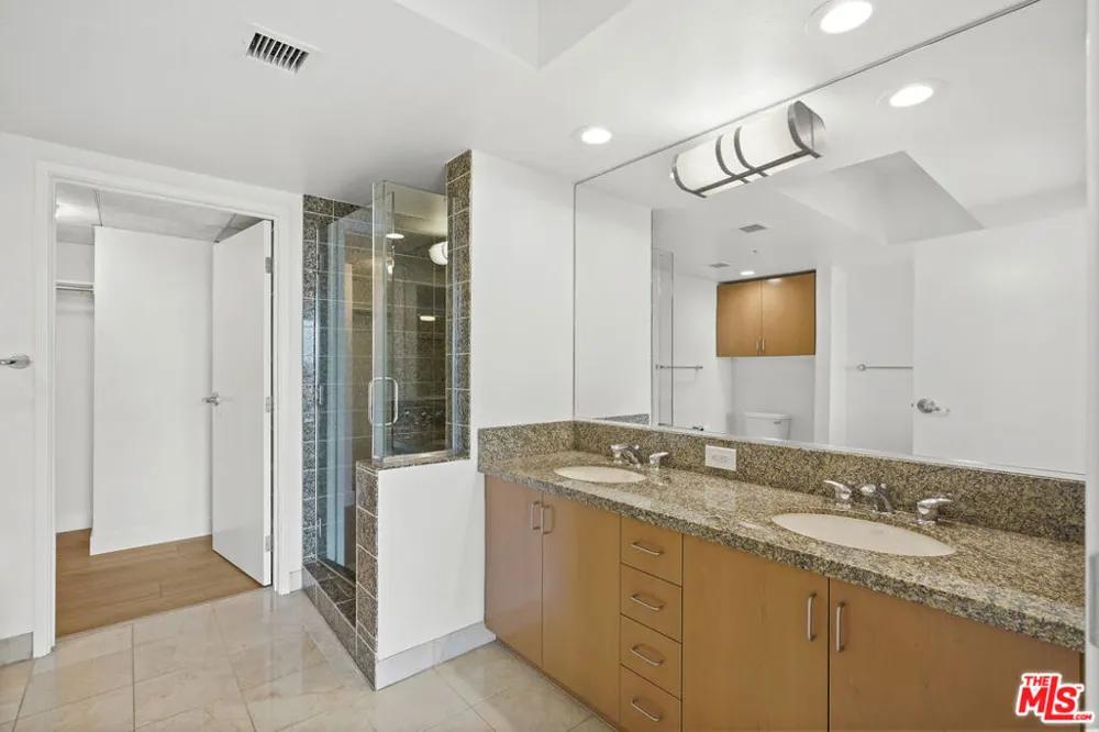 13700 Marina Pointe Drive #610 Marina del Rey, CA 90292