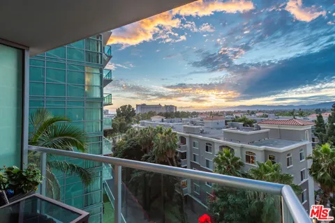 13700 Marina Pointe Drive #610