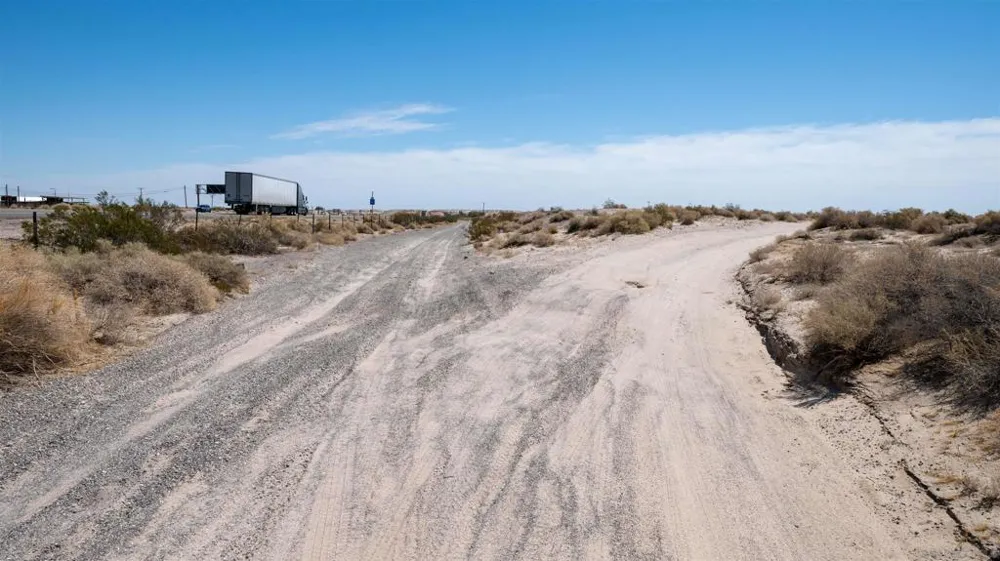 33 _ El Centro, CA 92243
