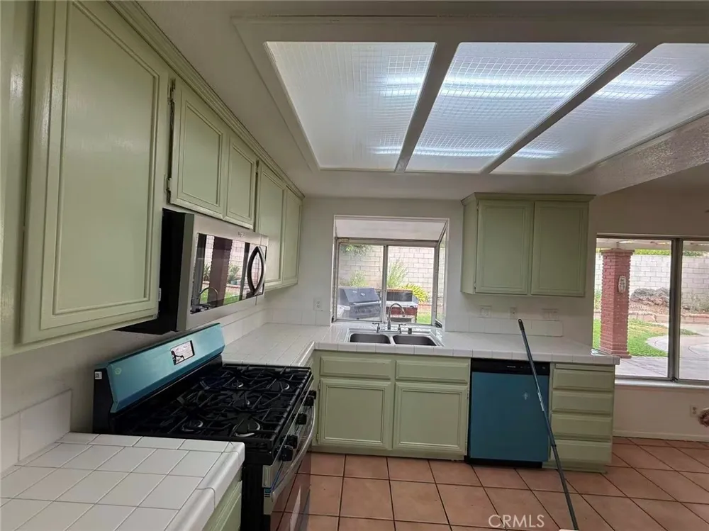 7873 elwood Place Fontana, CA 92336