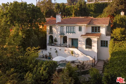 2126 E Live Oak Drive