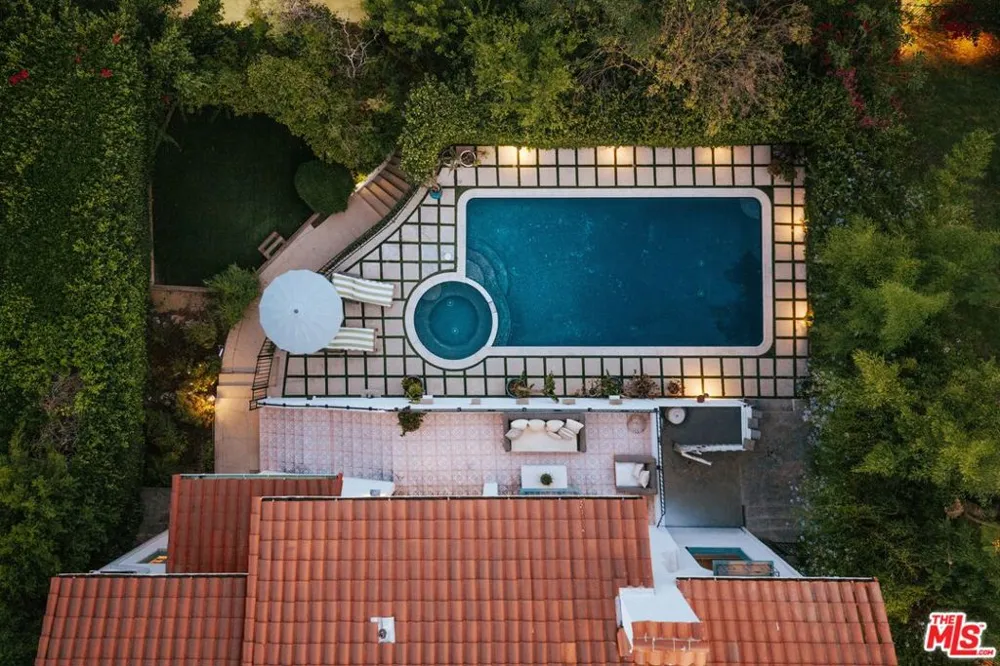 2126 E Live Oak Drive Los Angeles, CA 90068