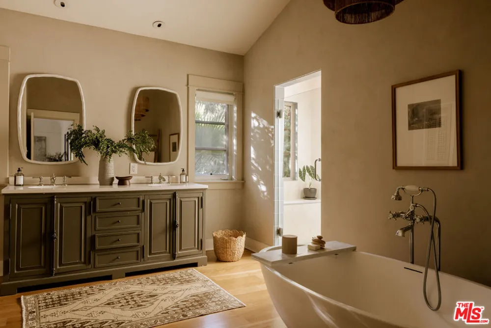 2126 E Live Oak Drive Los Angeles, CA 90068